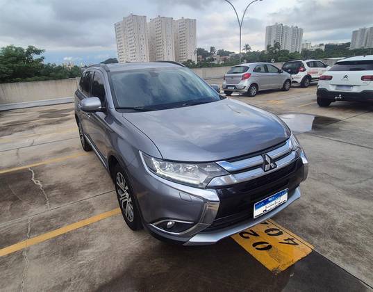 MITSUBISHI OUTLANDER 2.2 4X4 16V DIESEL 4P AUTOMÁTICO